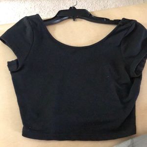 BLACK. TOBI. SHORT SLEEVE CROP TOP
